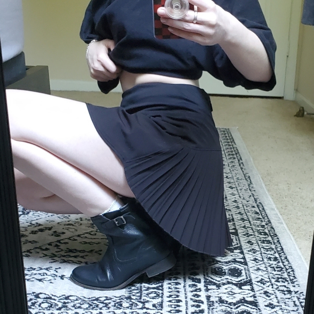 BALEAF Black High-Waisted Pleated Skirt/Skort Size SMALL